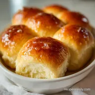 Easy Dinner Yeast Rolls: Golden
